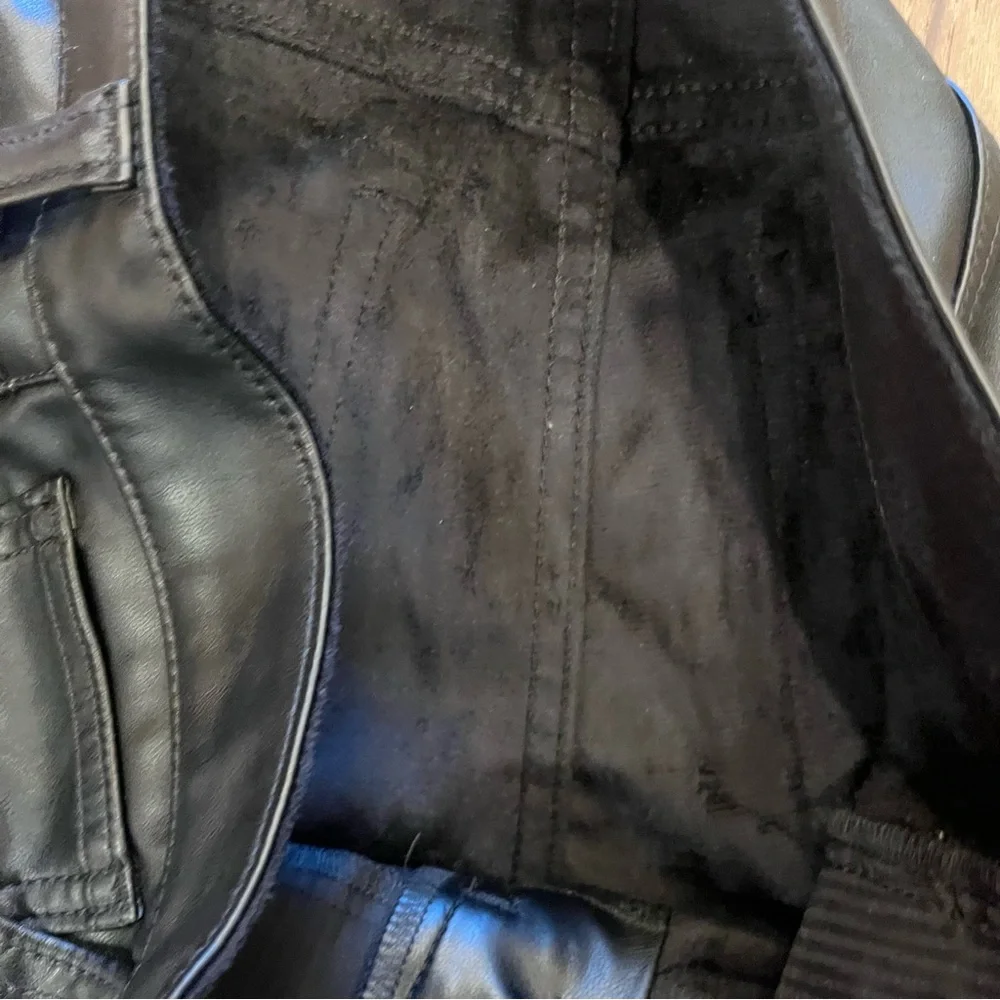 NWT Gap slim high rise 30/10 Short Black Faux Leather Pants $90 - Picture 3 of 8